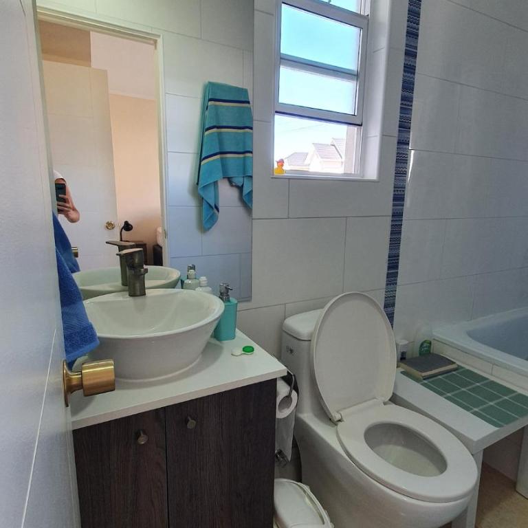 Hermosa casa completamente amoblada 4 dormitorios, sala de estar, cocina, jardín y 2 estacionamientos - Casa con 1 dormitorio - 11