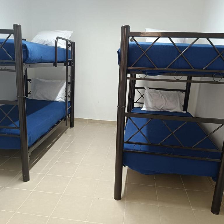 Hostal Barrios Mágicos - Cama en habitación compartida con 4 camas - 1