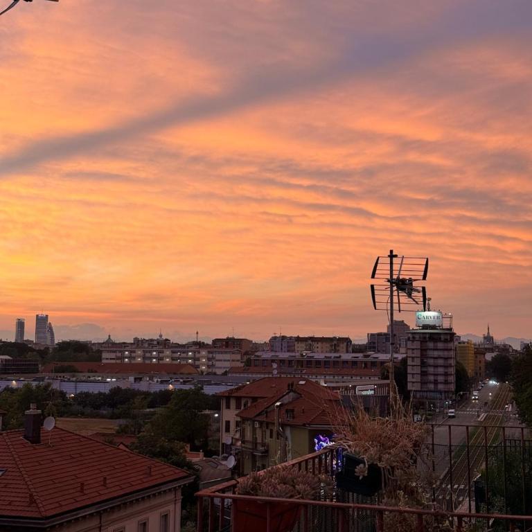 Milan, Terrace and Skyline, 15 min from city center - Two-Bedroom Apartment - 1