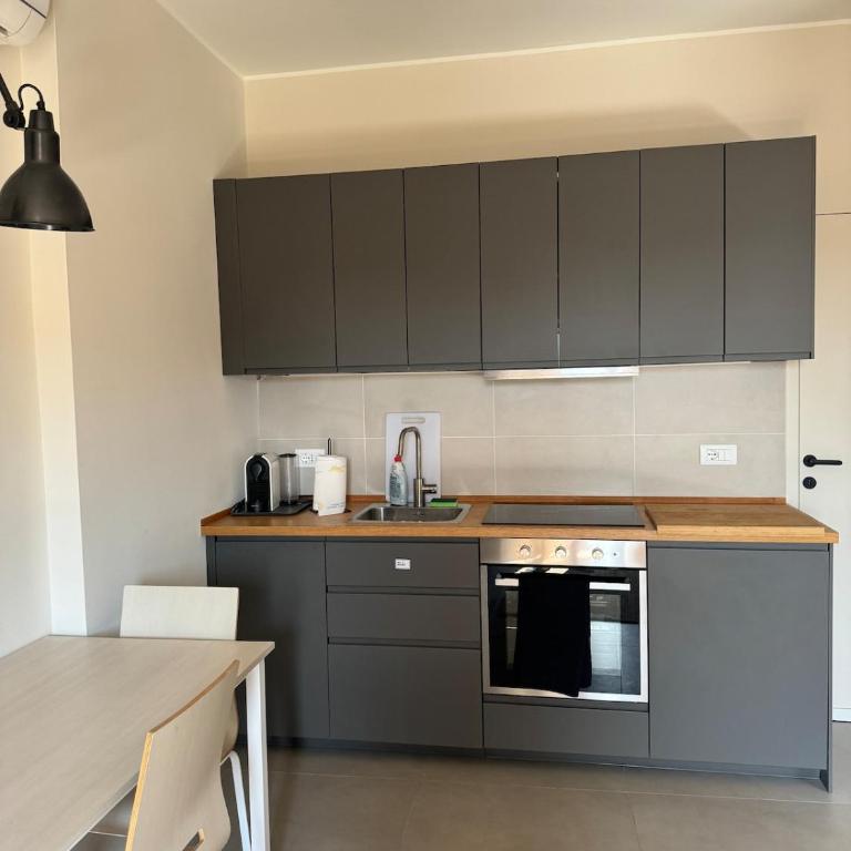 Milan, Terrace and Skyline, 15 min from city center - Two-Bedroom Apartment - 13