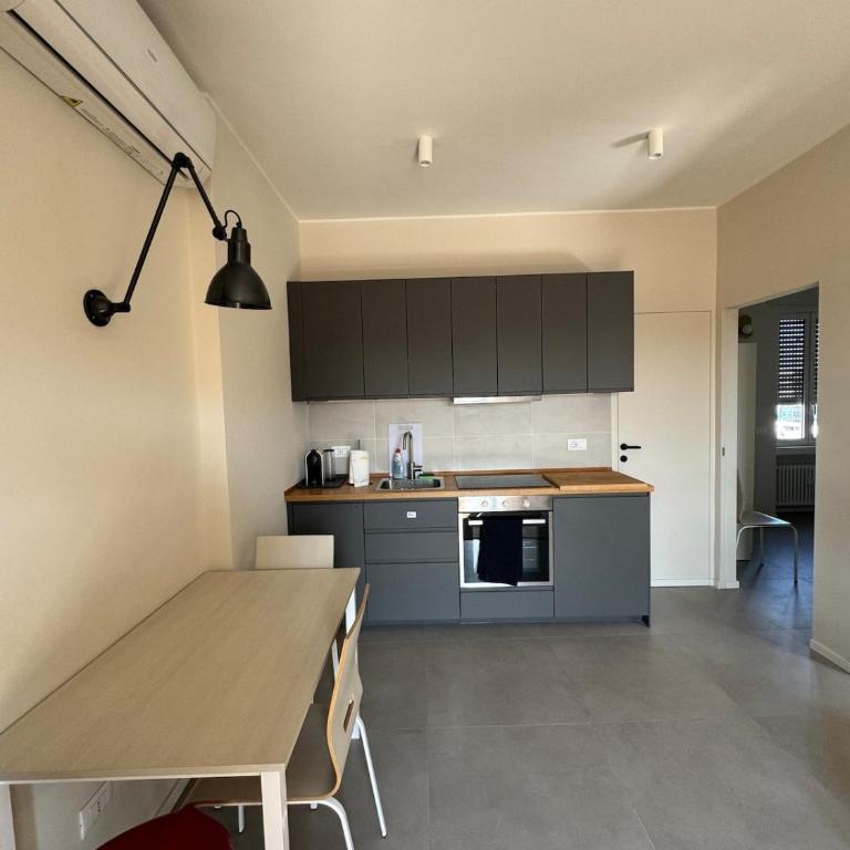 Milan, Terrace and Skyline, 15 min from city center - Two-Bedroom Apartment - 12