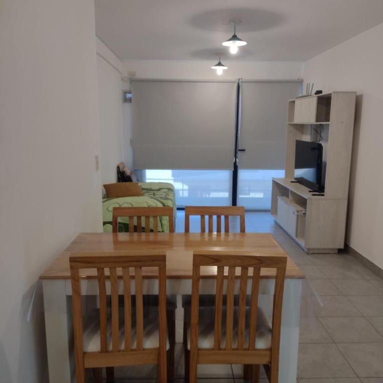 Departamento Familiar con Balcón y Estacionamiento Gratuito - One-Bedroom Apartment - 18
