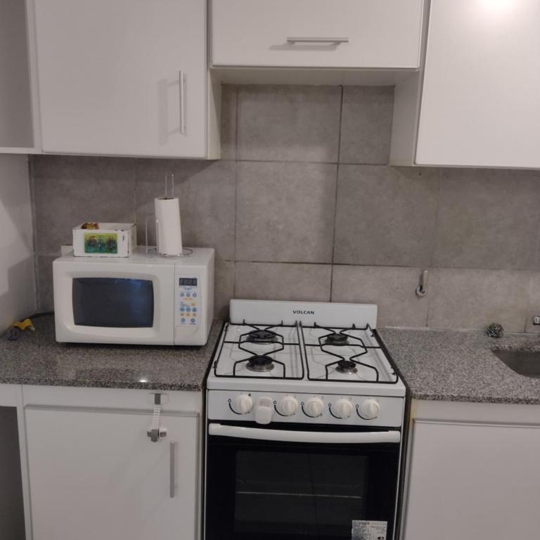 Departamento Familiar con Balcón y Estacionamiento Gratuito - One-Bedroom Apartment - 19