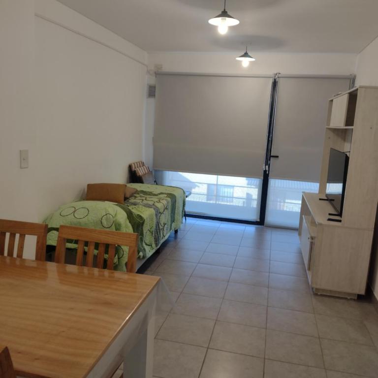 Departamento Familiar con Balcón y Estacionamiento Gratuito - One-Bedroom Apartment - 1