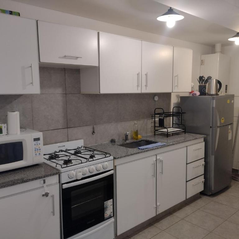 Departamento Familiar con Balcón y Estacionamiento Gratuito - One-Bedroom Apartment - 17
