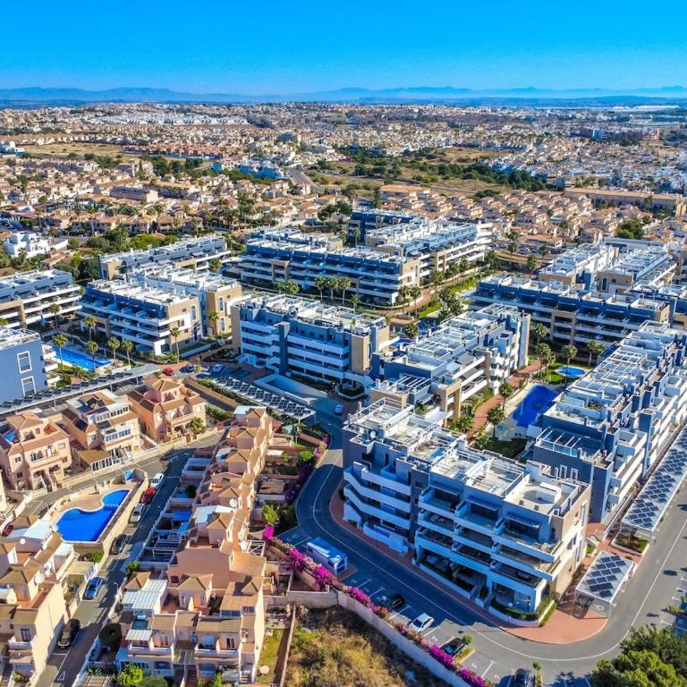 Flamenca Village Penthouse 4 Bedrooms 3 Bathrooms - Apartamento - 55