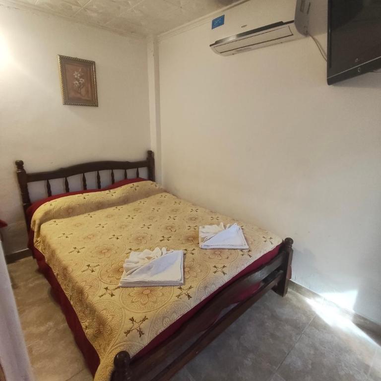Hospedaje Dos Soles - Centro - Habitación Cuádruple con baño privado - 4