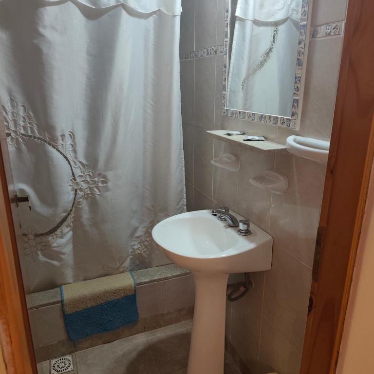 Hospedaje Dos Soles - Centro - Habitación Cuádruple con baño privado - 7