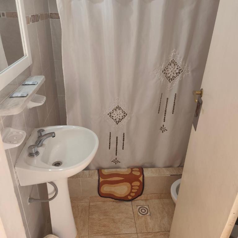 Hospedaje Dos Soles - Centro - Habitación Cuádruple con baño privado - 5