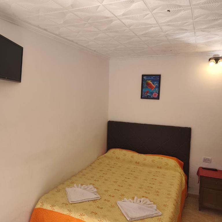 Hospedaje Dos Soles - Centro - Habitación Cuádruple con baño privado - 3