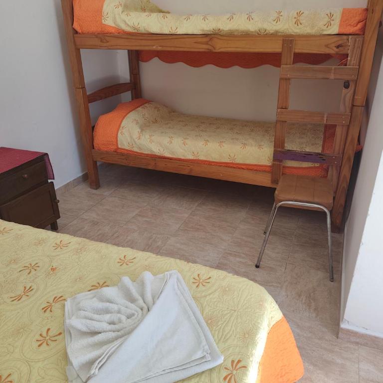 Hospedaje Dos Soles - Centro - Habitación Cuádruple con baño privado - 4