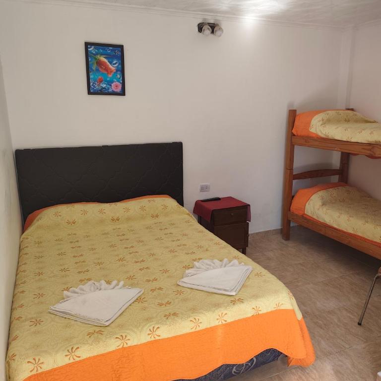 Hospedaje Dos Soles - Centro - Habitación Cuádruple con baño privado - 2