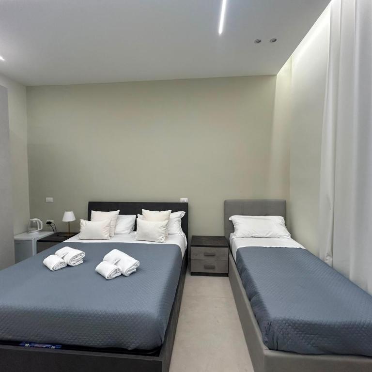 Suite Contè Binario Uno Napoli - Camera Tripla Comfort - 13