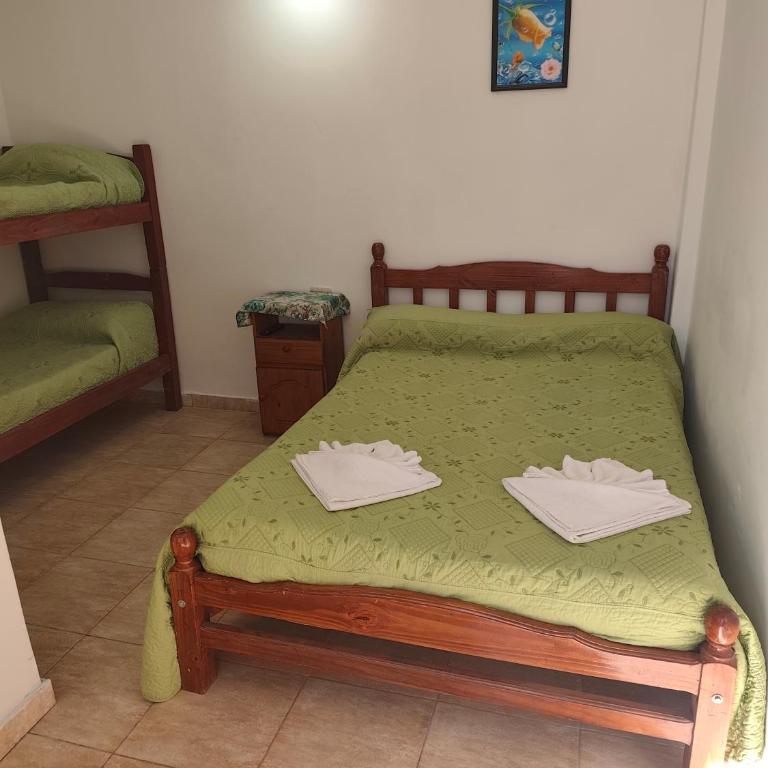 Hospedaje Dos Soles - Centro - Habitación Cuádruple con baño privado - 2