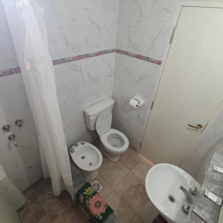 Hospedaje Dos Soles - Centro - Habitación Cuádruple con baño privado - 3