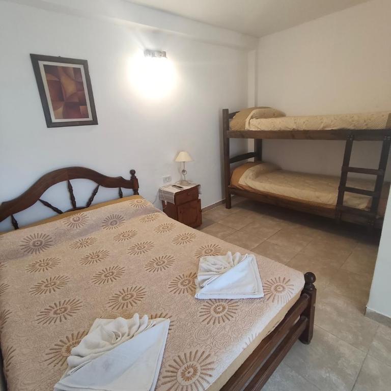 Hospedaje Dos Soles - Centro - Habitación Cuádruple con baño privado - 5