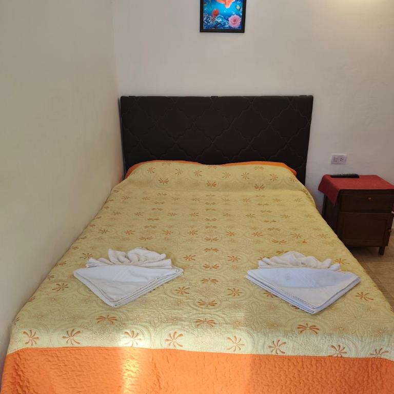 Hospedaje Dos Soles - Centro - Habitación Cuádruple con baño privado - 1