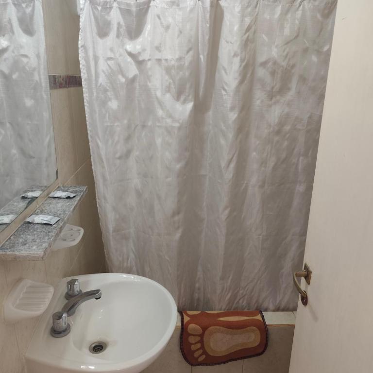 Hospedaje Dos Soles - Centro - Habitación Triple con baño privado - 2