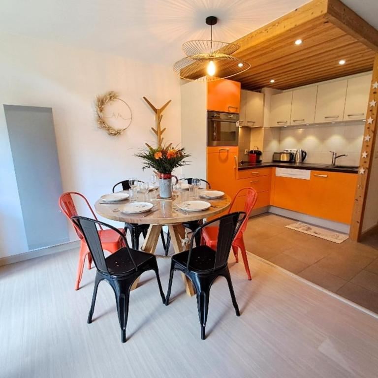 Bright apartment in the village center - Apartment - 4