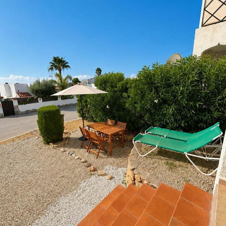 Apartamento con jardín, piscina y parking - Two-Bedroom Apartment - 4