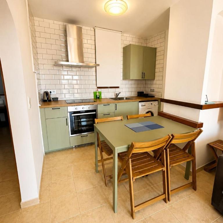 Apartamento con jardín, piscina y parking - Two-Bedroom Apartment - 5