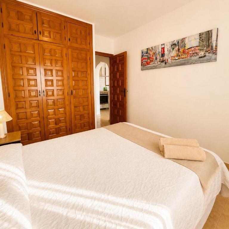 Apartamento con jardín, piscina y parking - Two-Bedroom Apartment - 10