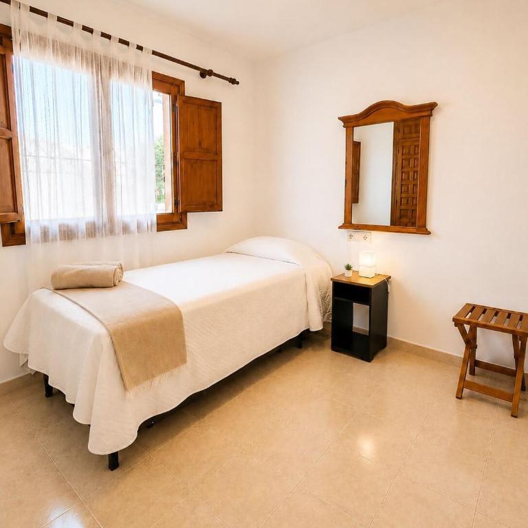 Apartamento con jardín, piscina y parking - Two-Bedroom Apartment - 12