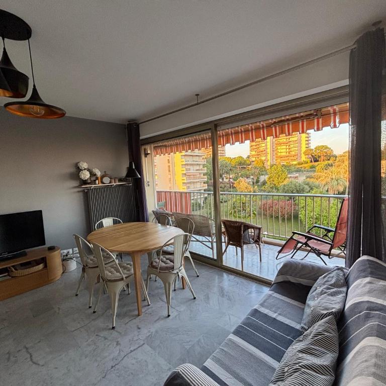 Appartement Juan-Les-Pins, 4 pieces, 80m2, Residence Luxe Piscine Tennis - Appartement 3 Chambres - 5