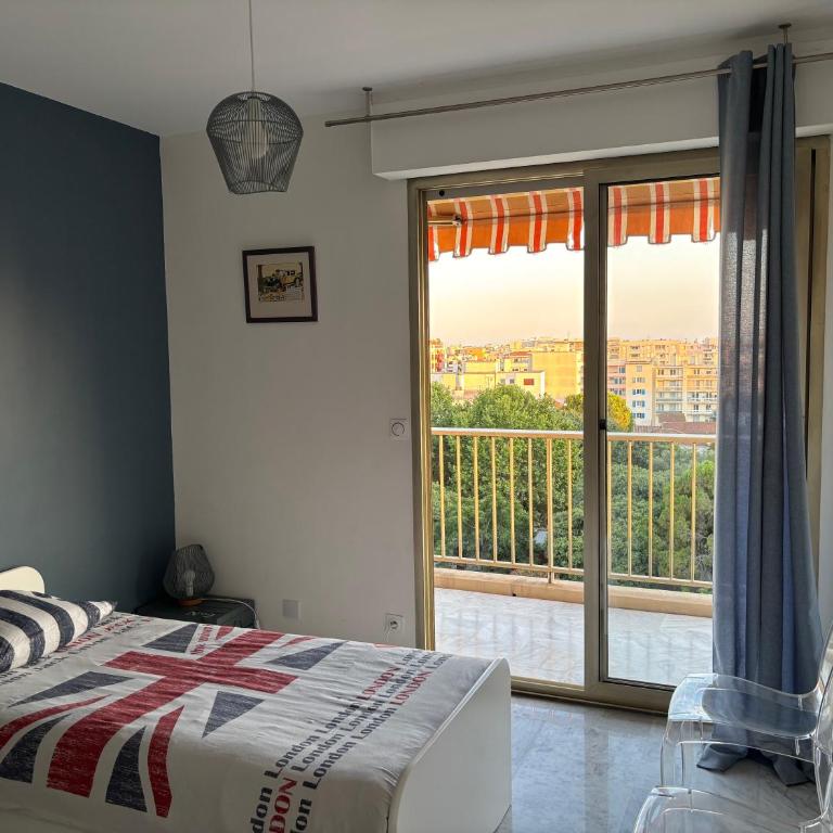 Appartement Juan-Les-Pins, 4 pieces, 80m2, Residence Luxe Piscine Tennis - Appartement 3 Chambres - 6