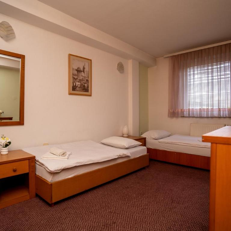 Hotel Ferijalac - Porodična Soba - 9