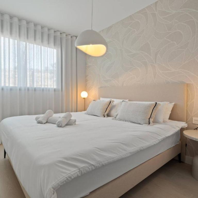 Luxury 2BR in Camarate Hills - Pool and Garden - Apartment - 2
