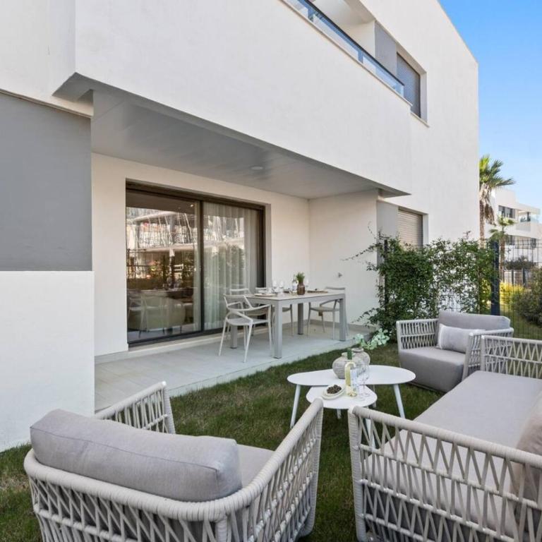 Luxury 2BR in Camarate Hills - Pool and Garden - Apartment - 4