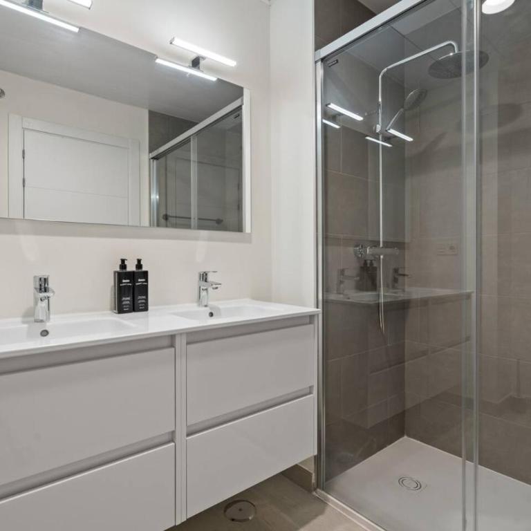 Luxury 2BR in Camarate Hills - Pool and Garden - Apartment - 12