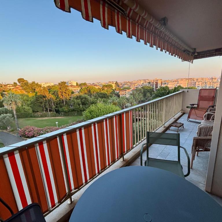 Appartement Juan-Les-Pins, 4 pieces, 80m2, Residence Luxe Piscine Tennis - Appartement 3 Chambres - 15