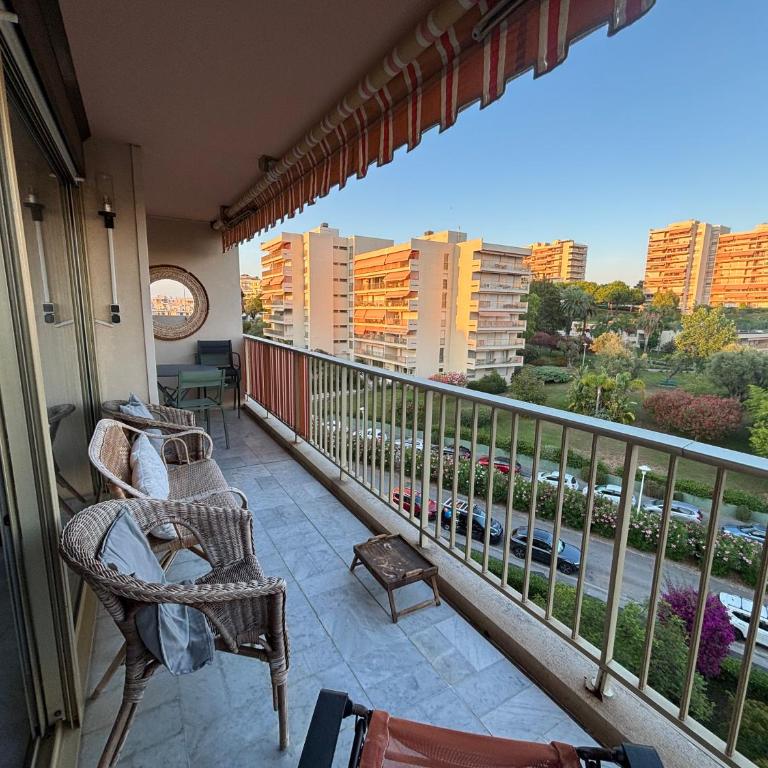 Appartement Juan-Les-Pins, 4 pieces, 80m2, Residence Luxe Piscine Tennis - Appartement 3 Chambres - 16