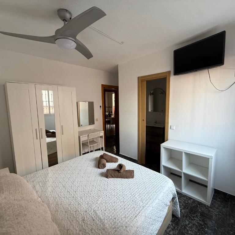 Almeria Centro habitacion privada en apartamento compartido - Double Room with Private Bathroom - 17