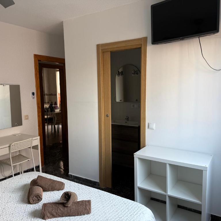 Almeria Centro habitacion privada en apartamento compartido - Double Room with Private Bathroom - 9