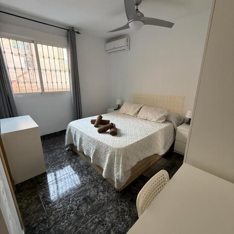 Almeria Centro habitacion privada en apartamento compartido - Double Room with Private Bathroom - 16