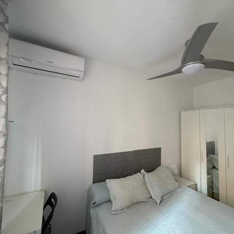 Almeria Centro habitacion privada en apartamento compartido - Standard Double Room with Fan - 6