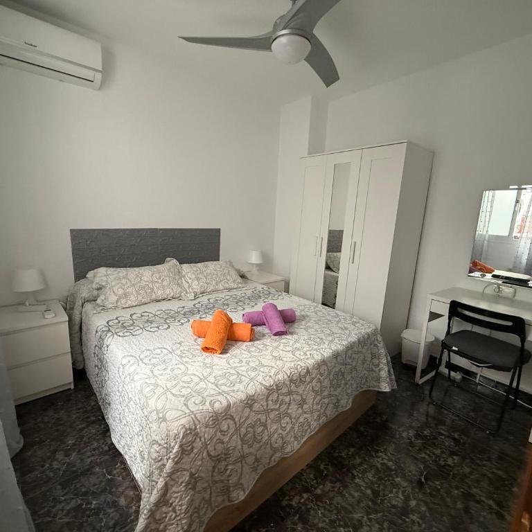 Almeria Centro habitacion privada en apartamento compartido - Standard Double Room with Fan - 1
