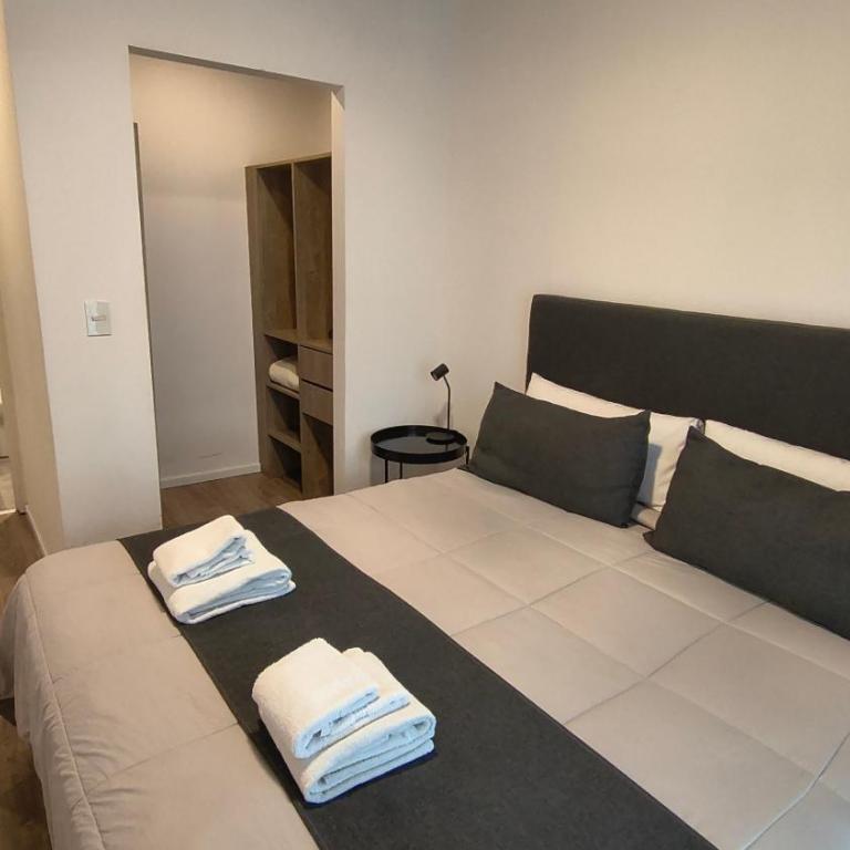 Howard Johnson Undici Republica de La Boca - Habitación con cama grande y balcón - 30