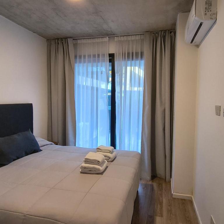 Howard Johnson Undici Republica de La Boca - Habitación con cama grande y balcón - 19