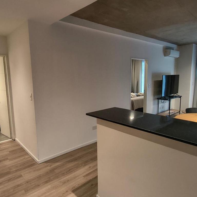 Howard Johnson Undici Republica de La Boca - Habitación con cama grande y balcón - 25