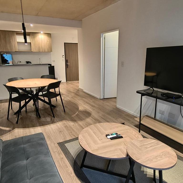 Howard Johnson Undici Republica de La Boca - Habitación con cama grande y balcón - 27
