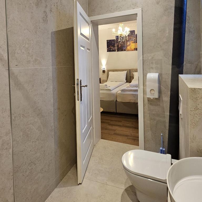 MonAmie Apartments Sarajevo - Studio Apartment with King Bed - 3