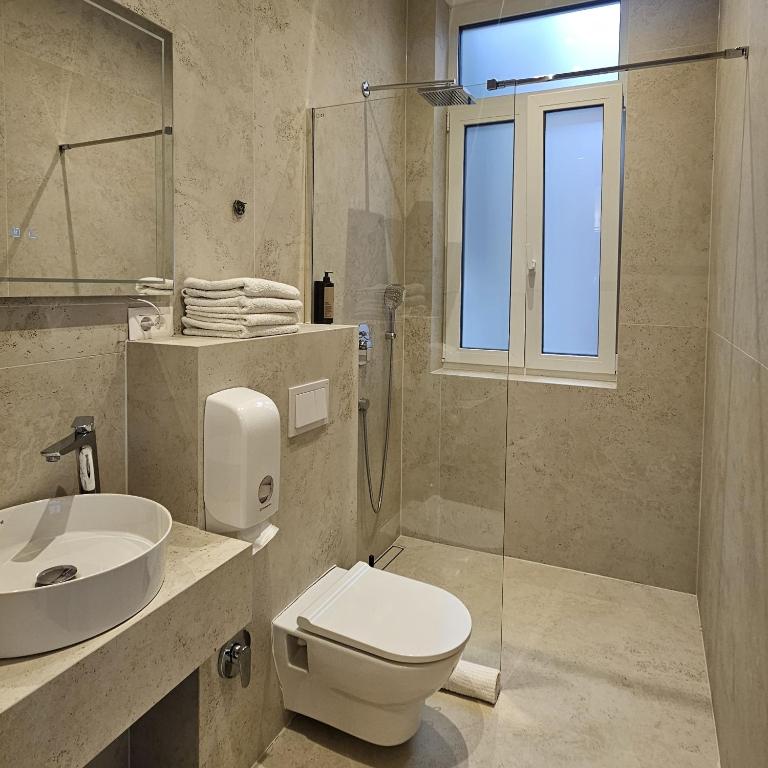 MonAmie Apartments Sarajevo - Studio Apartment with King Bed - 3