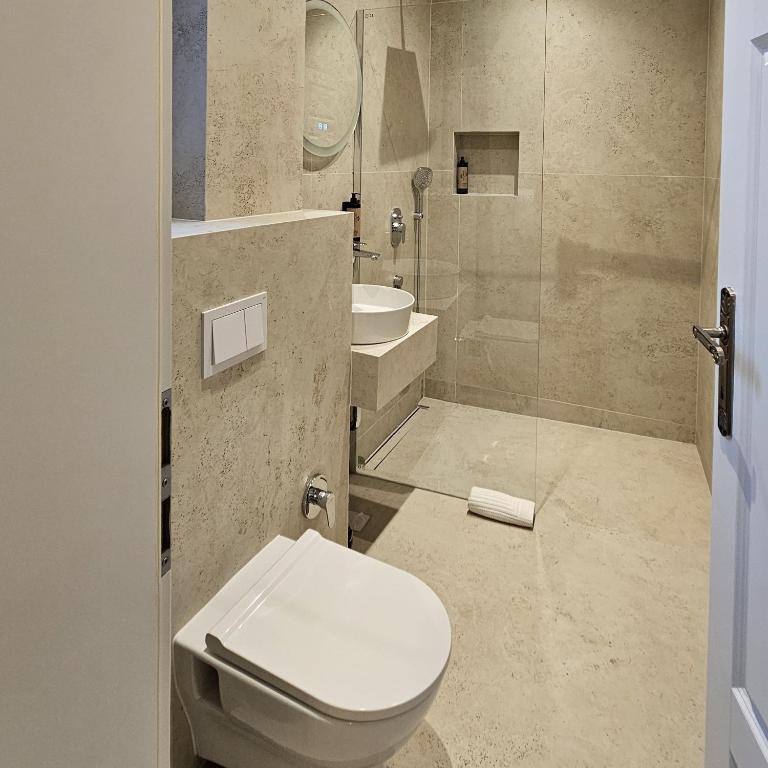 MonAmie Apartments Sarajevo - Studio Apartment with King Bed - 7