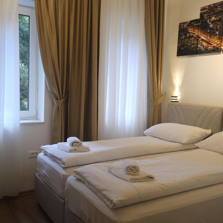 MonAmie Apartments Sarajevo - Studio Apartment with King Bed - 5