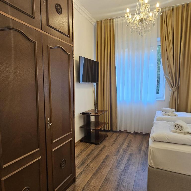 MonAmie Apartments Sarajevo - Studio Apartment with King Bed - 7