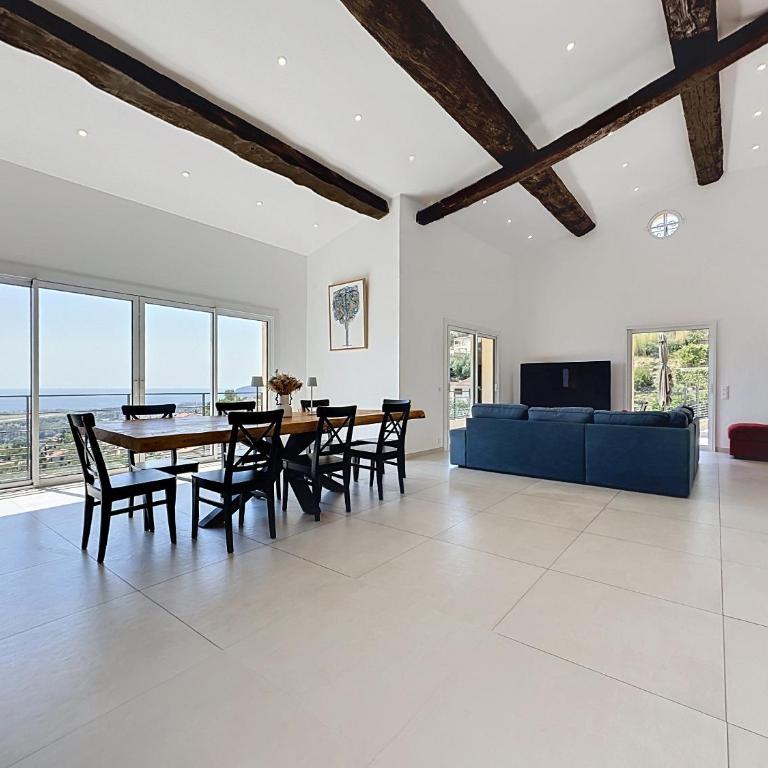 Amazing sea view Villa near Cannes, Pool, 5 bedrooms, 4 bathrooms - Villa - 5
